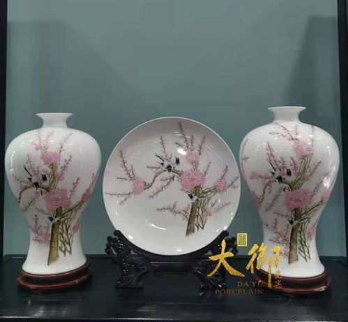 大御瓷器胡晶 水點(diǎn)桃花非遺基地領(lǐng)辦人,接力陶瓷花鳥創(chuàng)作再續(xù)輝煌